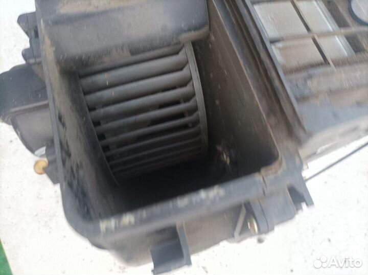 Мотор печки Mitsubishi Carisma