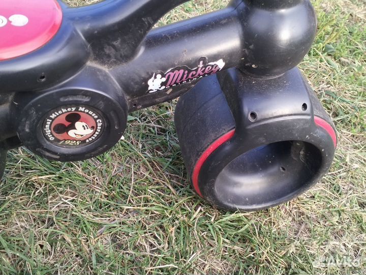 Детский беговел на широких колесах