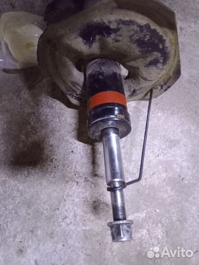 Стойка амортизатора передняя на Альмера н 16