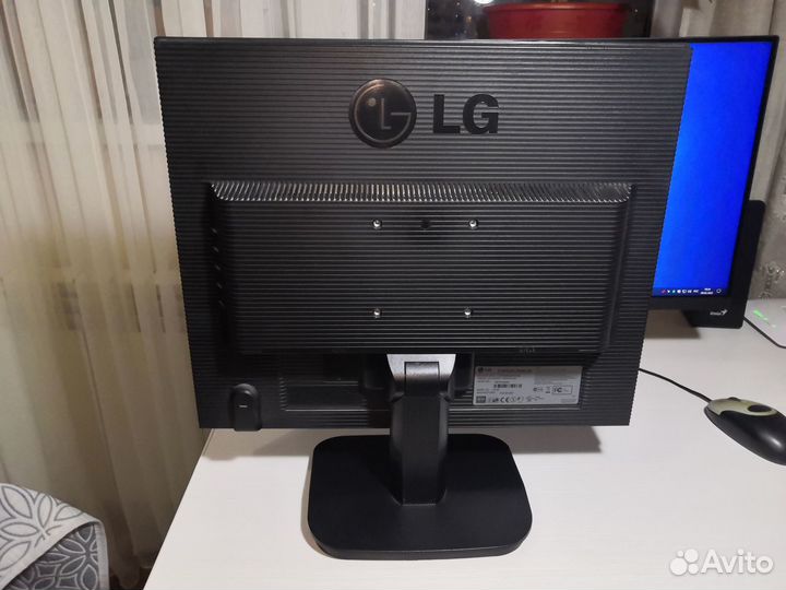 Монитор LG