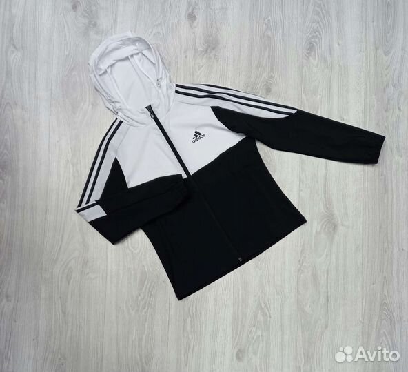 Женские спортивные костюмы