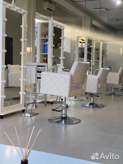 Гримерное зеркало с лампочками