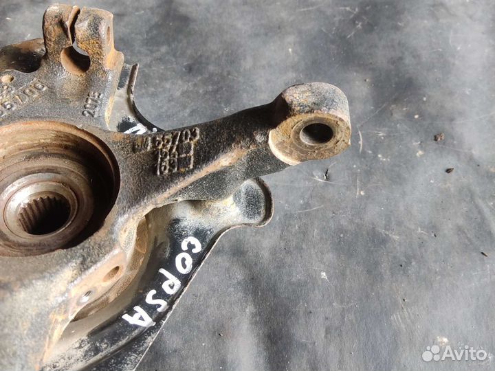 Кулак передний левый Opel Corsa D