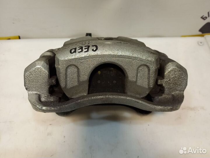 Суппорт передний правый Kia Ceed 2JD