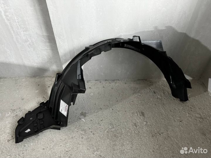 Подкрылок передний правый Honda Civic 8 4D