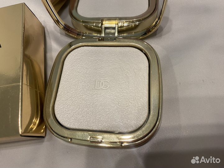 Dolce gabbana пудра универсальная