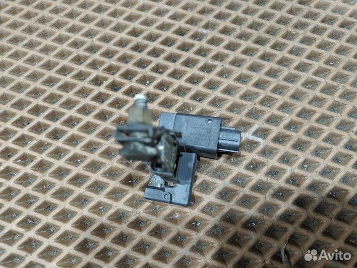 Клемма минусовая с датчиком тока Toyota Vitz SCP90