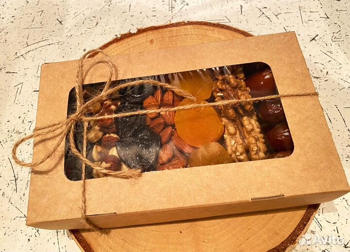 Подарочный набор «Орехи и сухофрукты»