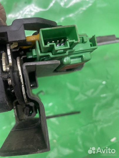 Замок двери передний левый Hyundai Solaris