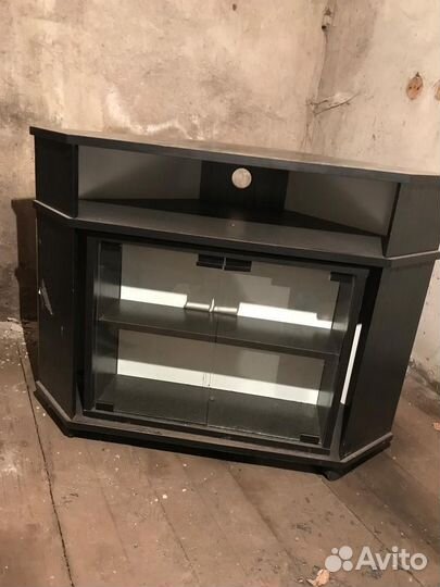 Тумба под телевизор угловая