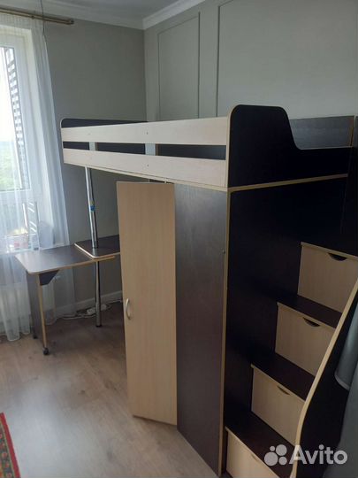 Детская кровать чердак со столом и шкафом бу