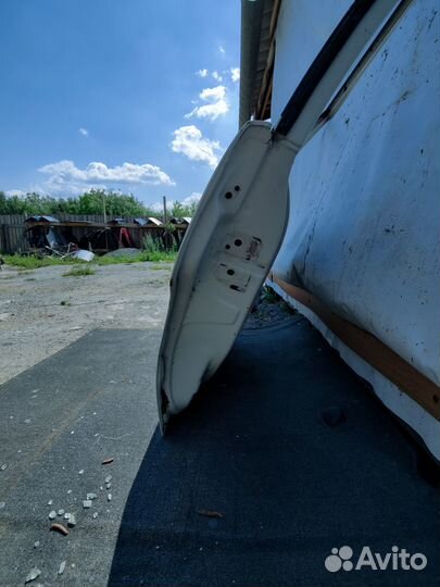 Задняя левая дверь Volvo 940 (Вольво 940)