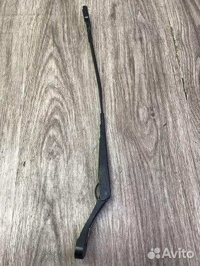 Поводок дворника передний правый Opel Astra K