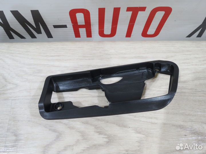 Кронштейн ручки передний левый Volkswagen Tiguan