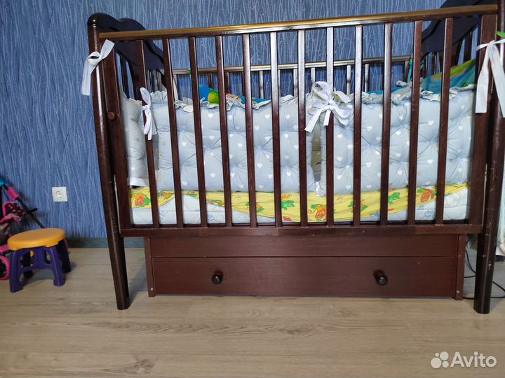 Детская кроватка