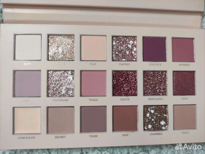Палетка теней huda beauty NEW nude palette