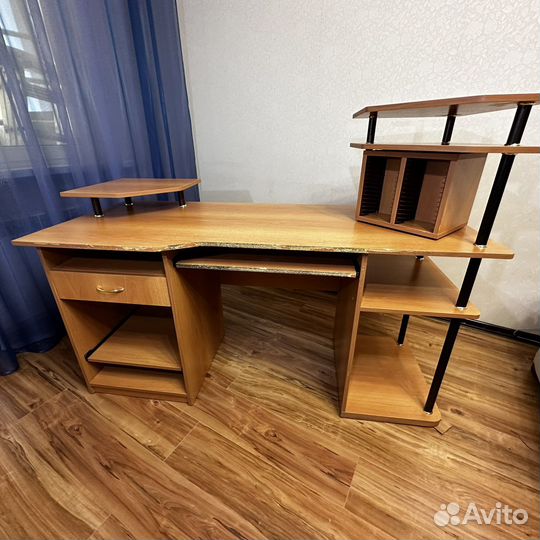 Компьютерный стол