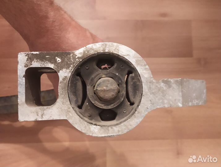 Рычаг передний нижний правый на skoda octavia A5