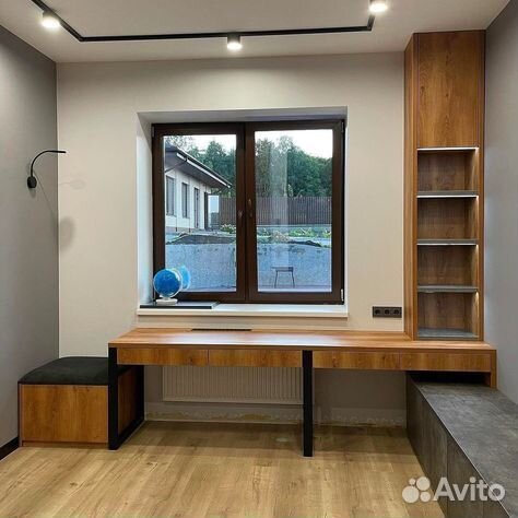 Рабочая зона вдоль окна