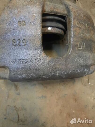 Суппорт тормозной передний на Volvo S60 1
