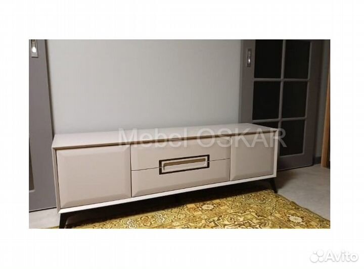 Тумба под телевизор длинная Голд 150см