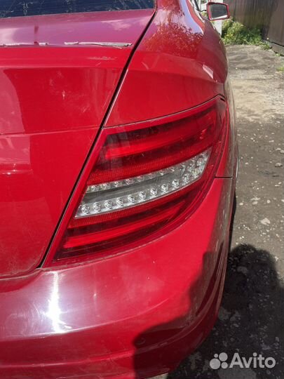 Mercedes задний фонарь 204