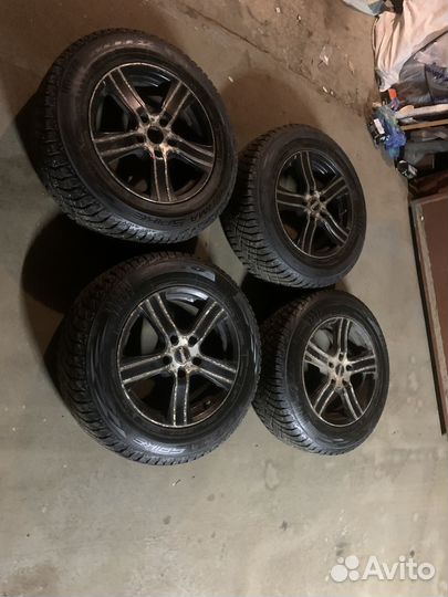 Nitto Therma Spike 235/65 R17