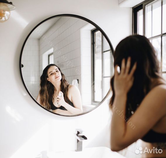 Круглое зеркало в черной раме Papillon