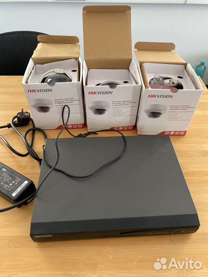 Три камеры видеонаблюдения hikvision и рекордер