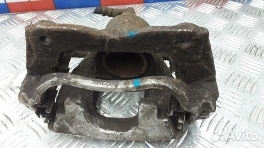 Суппорт тормозной передний левый toyota auris E150