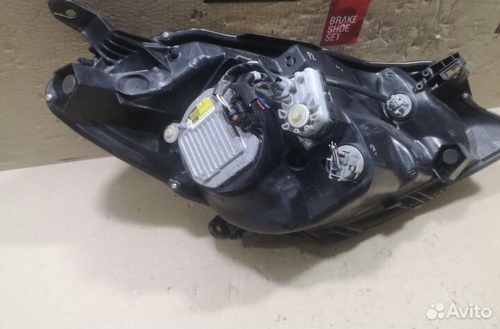 Фара левая xenon toyota vitz nsp130