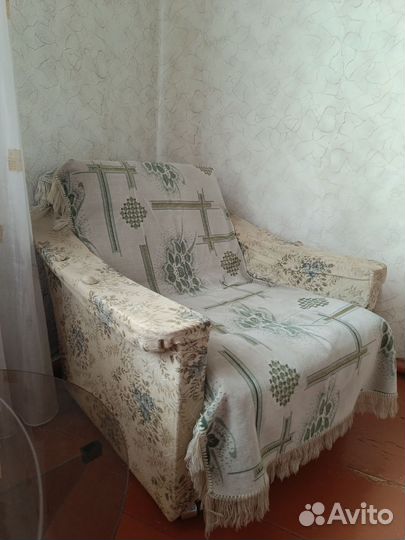 Кресло, телевизор