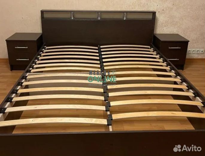 Кровать двуспальная с матрасом