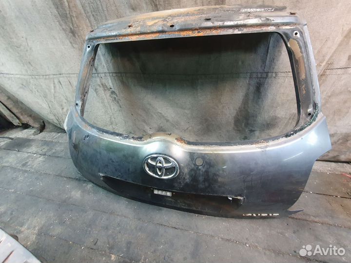 Крышка багажника Toyota Auris E150