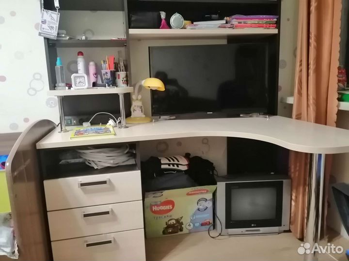 Письменный стол угловой