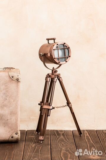 Морской фонарь на треноге