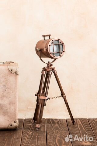 Морской фонарь на треноге