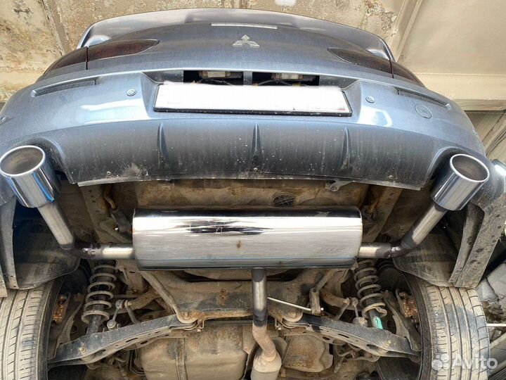 Раздвоенный выхлоп на мицубиси лансер