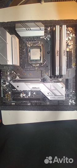 Материнская плата с процессором и памятью