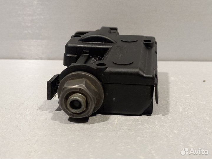 Активатор лючка бензобака Nissan Pathfinder