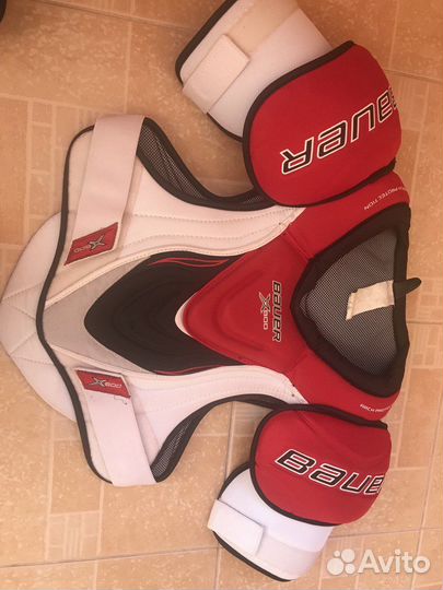 Хоккейная форма и отдельно щитки