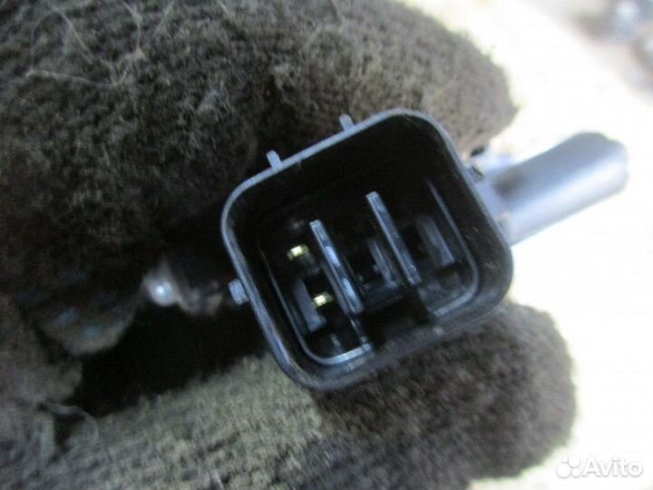 Стеклоподъемник электр. задний правый Mitsubishi L