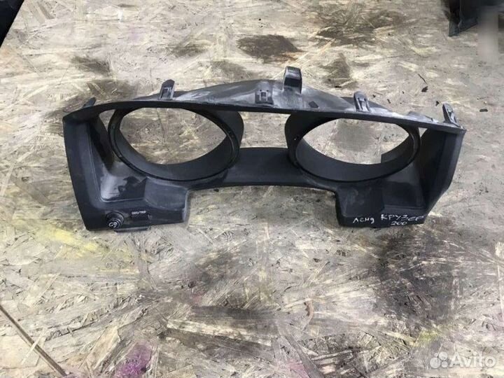 Накладка панели приборов Toyota Land Cruiser 200