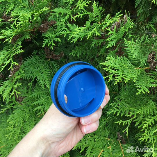 Две стильных термокружки для горячей парочки