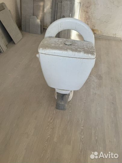 Унитаз с бочком б/у