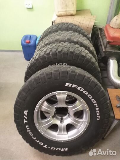 Bfgoodrich Mud-Terrain T/A KM2 265/75 R16
