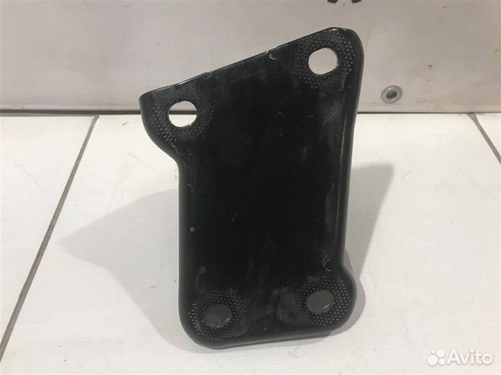 Кронштейн задней балки Skoda Rapid
