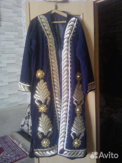 Халат мужской с вышивкой