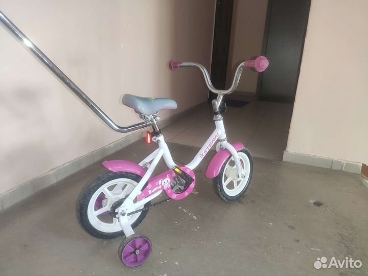 Детский велосипед с ручкой