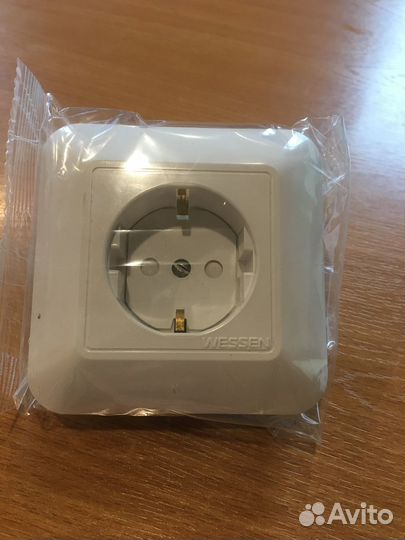 Розетка wessen RS16-004-B